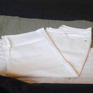 Women's White Capri Pants - Classic Summer Essential